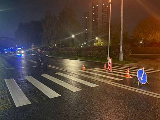 Момент смертельного ДТП на западе Москвы, где погибла женщина с ребенком, попал на видео