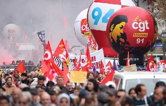 В центре Парижа запретили акции протеста против пенсионной реформы — Le Monde