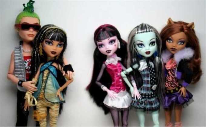 В России требуют запретить кукол Monster High из-за гроба в комплекте