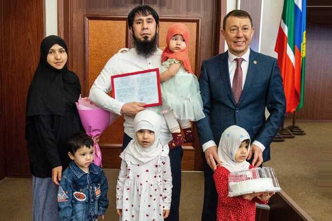 Мэр Нижнекамска Муллин уходит в отставку после раздачи квартир мигрантам