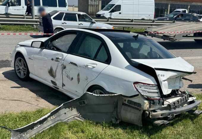 Трагедия на трассе: водитель Mercedes погиб при столкновении с фурой