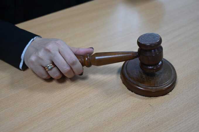 Экс-замминистра ЖКХ Свердловской области предстанет перед судом за взятку в 2 миллиона рублей