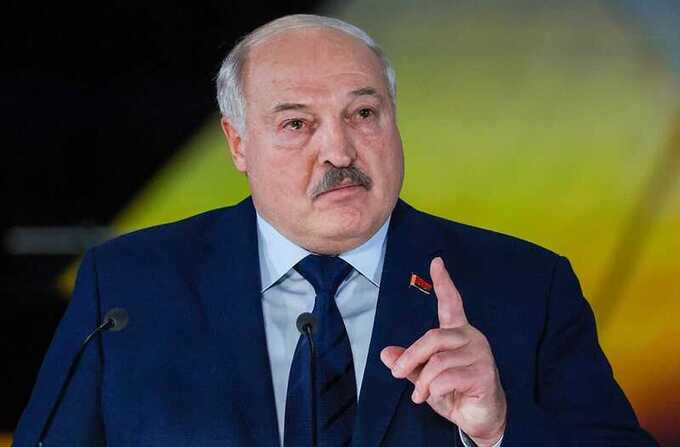 Лукашенко объяснил задержку у власти подготовкой наследников