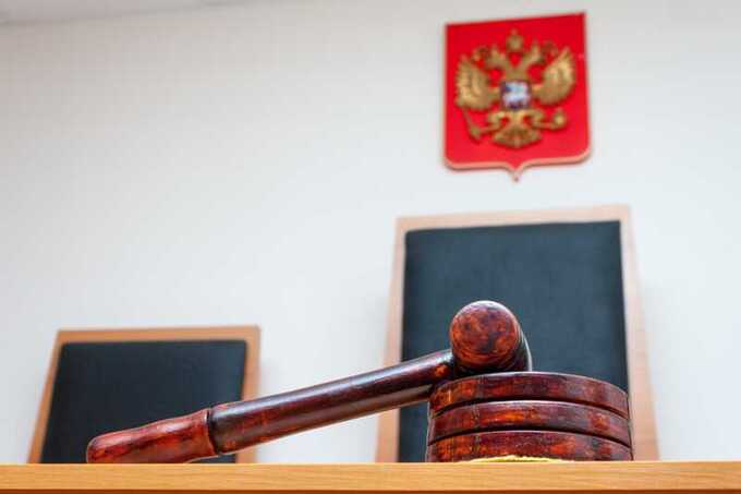 В Ленинградской области преподавательницу осудили за отношения с учеником