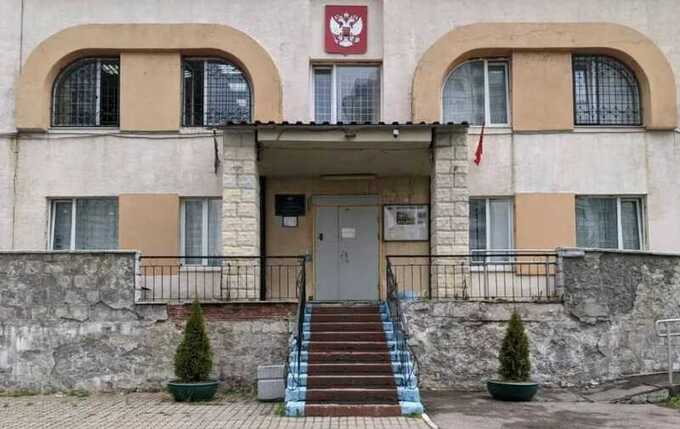 В Петербурге неизвестный бросил «коктейль Молотова» в здание полиции